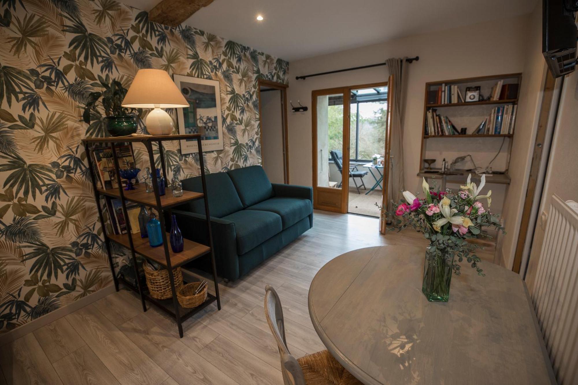 Agreable Logement Independant Avec Veranda ヴィエンヌ エクステリア 写真