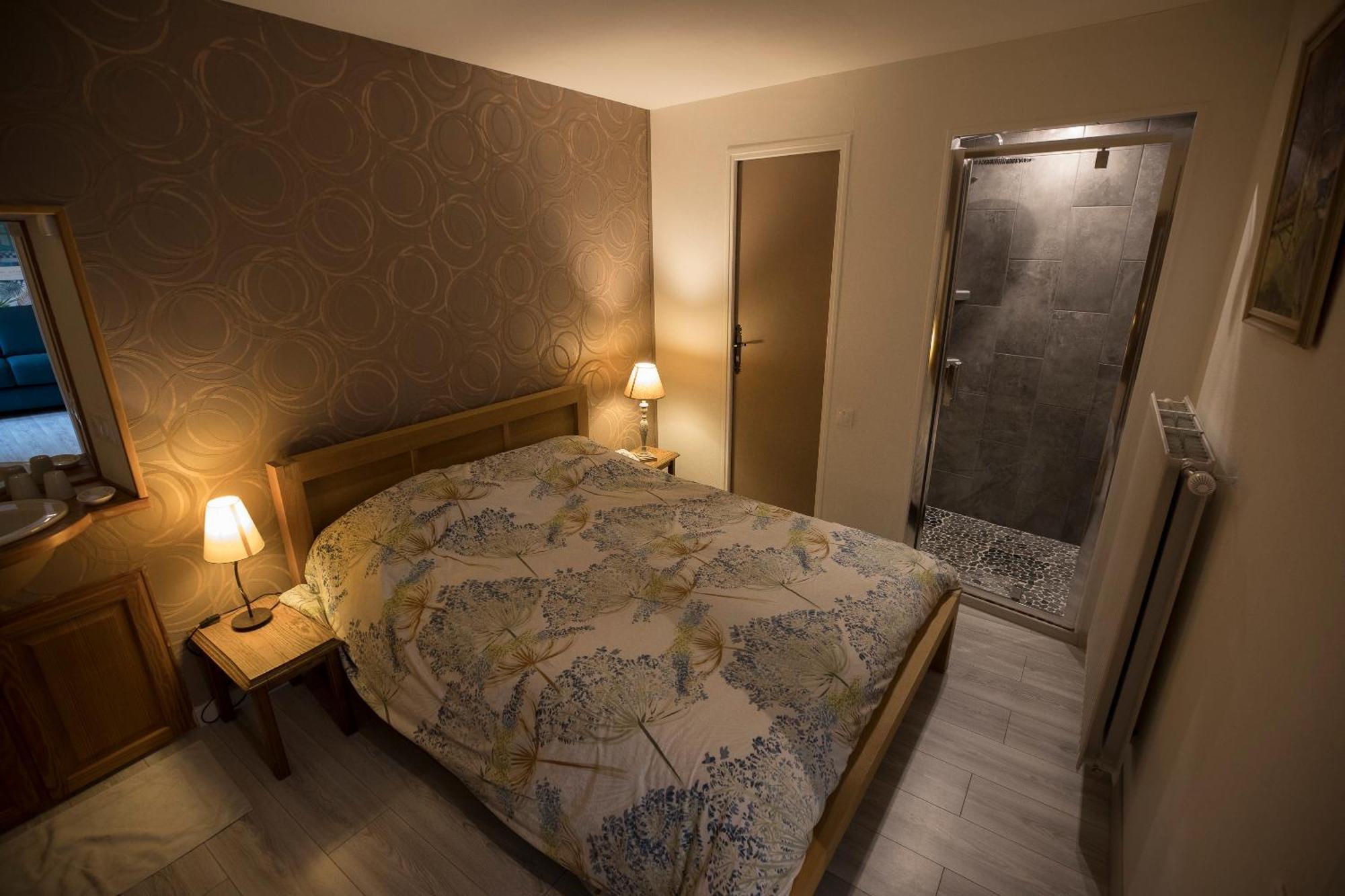 Agreable Logement Independant Avec Veranda ヴィエンヌ エクステリア 写真
